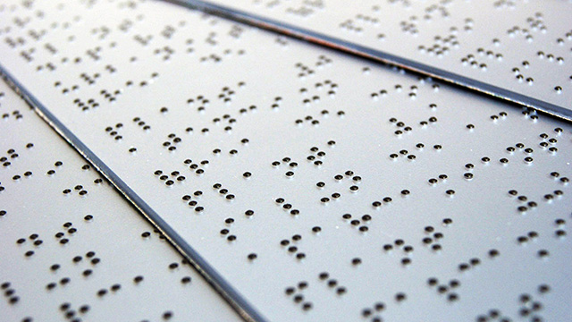 Espacios accesibles e inclusivos: señalización y rotulación braille - Perú  
