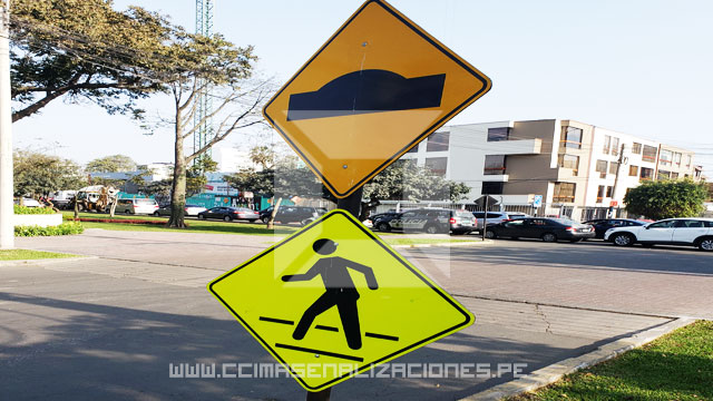 Señales para pasos, cruces y caminos de peatones 